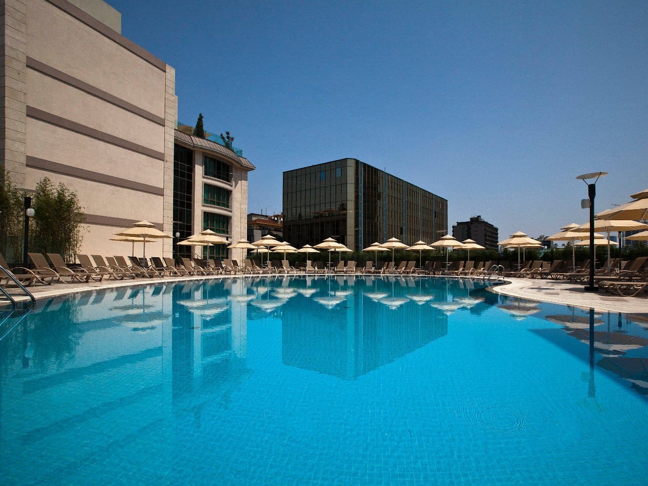 spa_outdoor_pool_1280x960